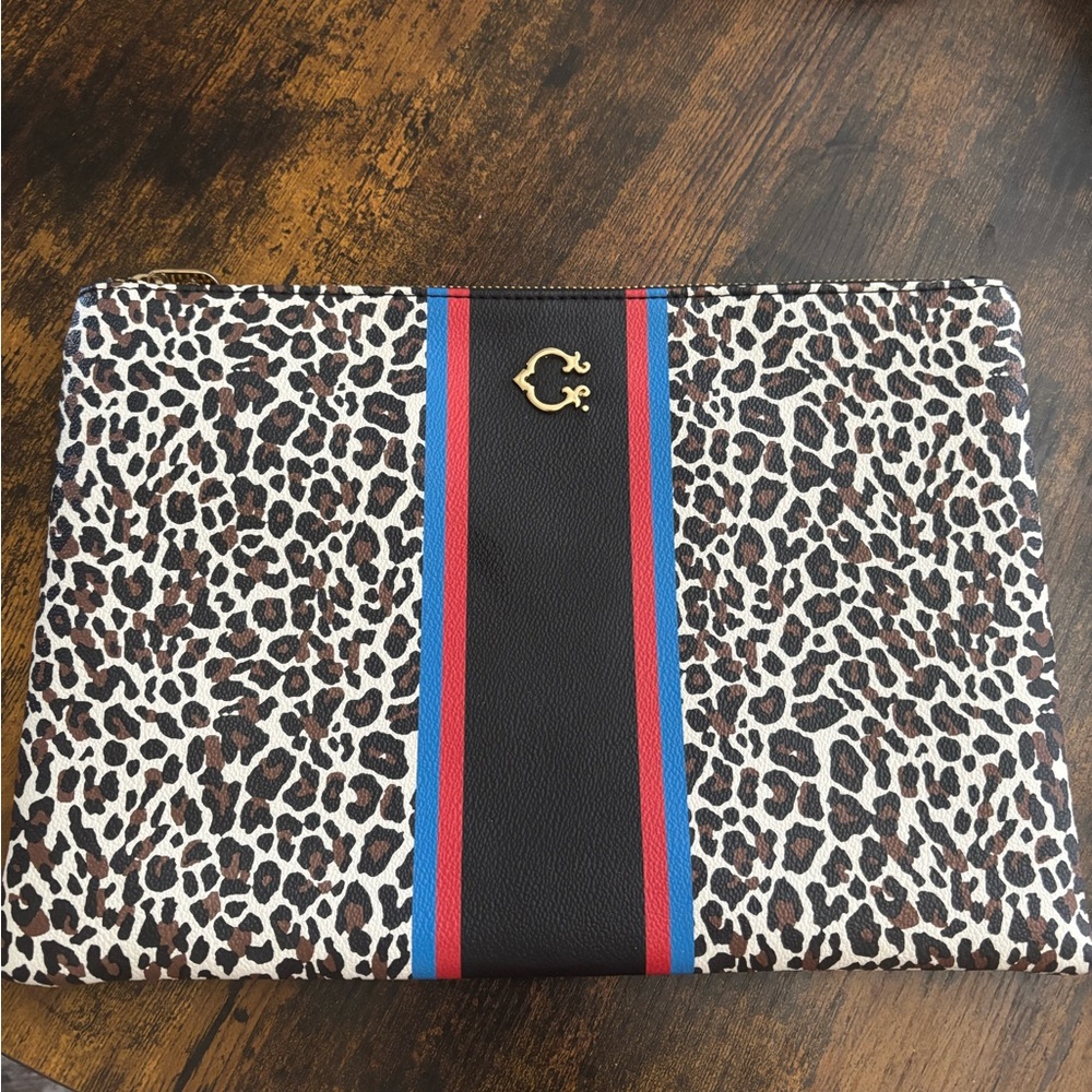Chic Leopard Print Clutch with Black Accents